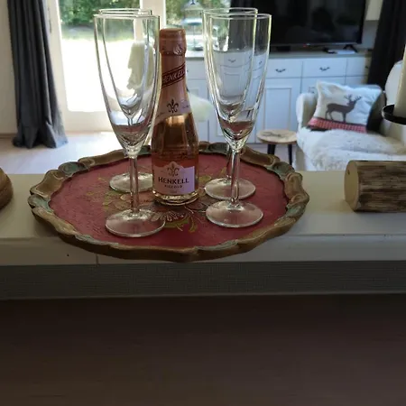 Willkommen In Ihrem Sonnigen Gartenapartment Apartman